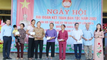 Đại biểu Quốc hội tiếp xúc cử tri và dự Ngày hội Đại đoàn kết tại huyện Yên Thành