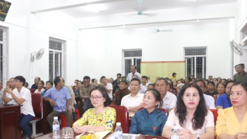 Phó trưởng đoàn Đại biểu Quốc hội Nghệ An tiếp xúc cử tri tại xã Nghi Đức (TP Vinh)