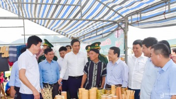 Đoàn công tác Ban Chỉ đạo Trung ương về tổng kết Nghị quyết 26 khảo sát tại khu vực biên giới ở Nghệ An