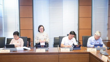 Hình ảnh Đoàn ĐBQH tỉnh Nghệ An tại phiên thảo luận Tổ về dự án Luật Đất đai (sửa đổi)