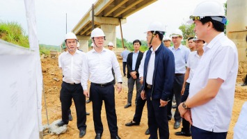 Chủ tịch UBND tỉnh Nguyễn Đức Trung kiểm tra tiến độ dự án, mô hình kinh tế tại huyện Con Cuông