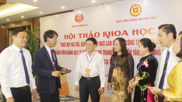 Phát huy vai trò đội ngũ làm công tác tuyên giáo và giảng viên lý luận chính trị trong bảo vệ nền tảng tư tưởng của Đảng