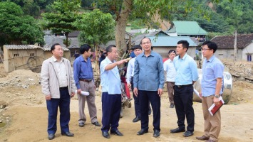 Lãnh đạo tỉnh làm việc với huyện Kỳ Sơn về công tác khắc phục lũ quét và tái định cư