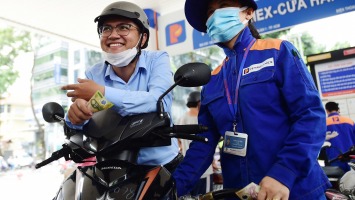 Giá xăng hôm nay 12/12: Giảm mạnh, xuống mức thấp nhất trong năm