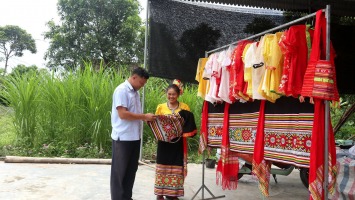 Các làng nghề linh hoạt tiếp cận thị trường