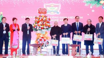 Lãnh đạo tỉnh chúc mừng Giáng sinh Ủy ban Đoàn kết công giáo Nghệ An