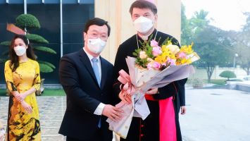 Lãnh đạo tỉnh Nghệ An tiếp xã giao đại diện Tòa thánh Vatican không thường trú tại Việt Nam