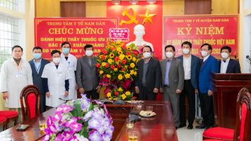 Phó Chủ tịch Thường trực HĐND tỉnh chúc mừng ngày Thầy thuốc Việt Nam tại huyện Nam Đàn