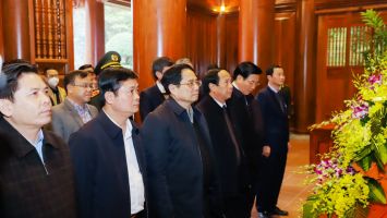 Thủ tướng Chính phủ Phạm Minh Chính dâng hương tại Khu Di tích Kim Liên