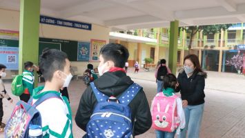 Học sinh từ lớp 1 đến lớp 6 của thành phố Vinh chuyển sang học trực tuyến từ chiều 9/2