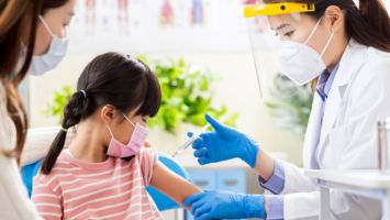 Chuẩn bị tiêm vaccine cho trẻ từ 5 đến dưới 12 tuổi