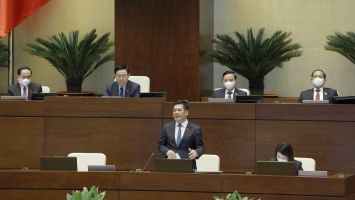 Phiên họp thứ Chín của Ủy ban Thường vụ Quốc hội: Có hay không việc "găm hàng" xăng dầu từ vĩ mô?