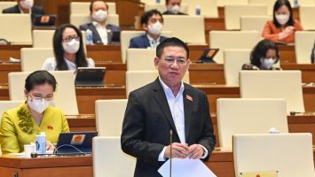 Ủy ban Thường vụ Quốc hội xem xét giảm thuế bảo vệ môi trường để hạ giá xăng dầu