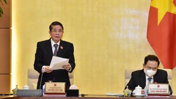 Thông qua Nghị quyết về giảm thuế bảo vệ môi trường đối với mặt hàng xăng, dầu