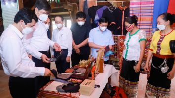 Bí thư Tỉnh ủy Thái Thanh Quý làm việc tại huyện miền núi Quỳ Châu