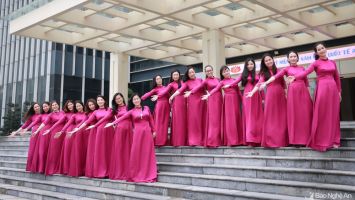 Phụ nữ Nghệ An duyên dáng trong tà áo dài truyền thống