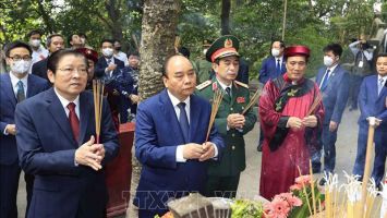 Chủ tịch nước Nguyễn Xuân Phúc dâng hương Giỗ Tổ Hùng Vương