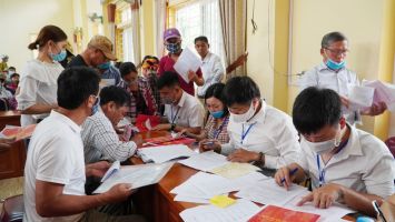 Giải quyết tồn đọng trong cấp giấy chứng nhận quyền sử dụng đất