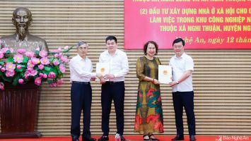 Nghệ An trao Quyết định chấp thuận chủ trương đầu tư 2 dự án nhà ở xã hội cho công nhân
