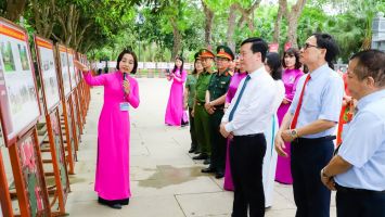 Khai mạc trưng bày chuyên đề 'Hồ Chí Minh - đẹp nhất tên Người'