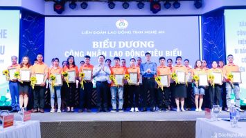 Chủ tịch UBND tỉnh Nghệ An gặp gỡ, đối thoại với công nhân lao động