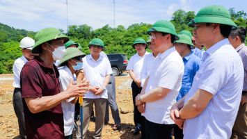 Chủ tịch UBND tỉnh Nguyễn Đức Trung thăm và làm việc tại huyện Tương Dương