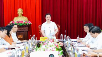 Chủ tịch UBND tỉnh Nguyễn Đức Trung làm việc với Sở Tài nguyên và Môi trường