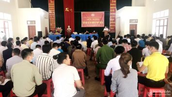 Đại biểu Quốc hội tiếp xúc cử tri tại huyện Tương Dương