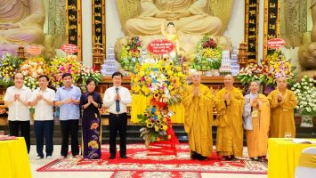Đoàn công tác của tỉnh chúc mừng Ban Trị sự Giáo hội Phật giáo Nghệ An nhân Đại lễ Phật đản 2022