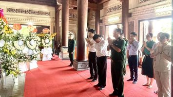 Văn phòng Quốc hội dâng hương, dâng hoa tại di tích lịch sử quốc gia Truông Bồn, tỉnh Nghệ An