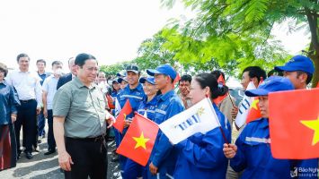 Thủ tướng Chính phủ khảo sát các dự án nông nghiệp ứng dụng công nghệ cao tại Nghệ An