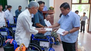 Từ Vị Xuyên đến nghĩa trang Trường Sơn: Chiếc xe lăn Bộ trưởng trao thương binh