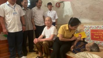 Tiếp xúc cử tri gắn với dự sinh hoạt định kỳ ở tổ chức cơ sở Đảng