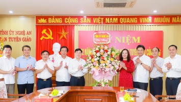 Thường trực Tỉnh ủy Nghệ An chúc mừng ngày truyền thống Ngành Tuyên giáo của Đảng
