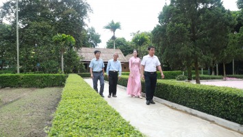 Người chăm sóc Khu lưu niệm Tổng Bí thư Lê Hồng Phong