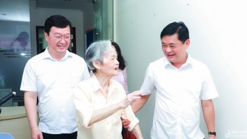 Lãnh đạo tỉnh Nghệ An thăm, chúc sức khỏe bà Lê Nguyễn Hồng Minh - con gái của cố Tổng Bí thư Lê Hồng Phong