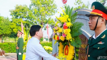 Lãnh đạo tỉnh Nghệ An dâng hoa tưởng niệm, tri ân các anh hùng liệt sĩ Xô viết Nghệ Tĩnh
