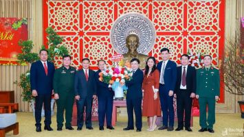 Lãnh đạo tỉnh Xay Sổm Bun, CHDCND Lào thăm, chúc Tết Quý Mão Đảng bộ, Chính quyền, nhân dân tỉnh Nghệ An