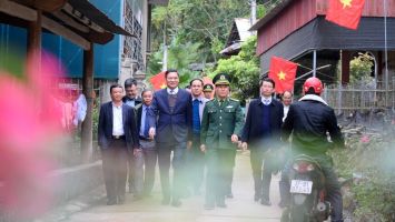 Phó Bí thư Tỉnh ủy Hoàng Nghĩa Hiếu thăm, chúc Tết, dự chương trình 'Xuân biên phòng ấm lòng dân bản' ở huyện Tương Dương