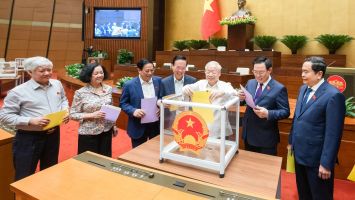 Quốc hội tiến hành lấy phiếu tín nhiệm bằng bỏ phiếu kín