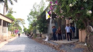 Đồng bào công giáo Diễn Châu sôi nổi hiến đất làm đường giao thông Nông thôn mới