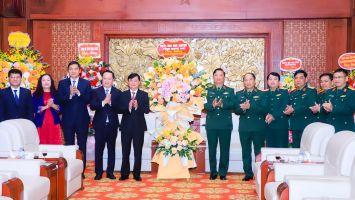 Lãnh đạo tỉnh Nghệ An chúc mừng Quân khu 4 nhân kỷ niệm 79 năm ngày thành lập Quân đội Nhân dân Việt Nam
