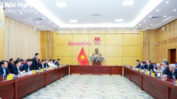 Lãnh đạo tỉnh Nghệ An làm việc với Tổ Tư vấn kinh tế - xã hội