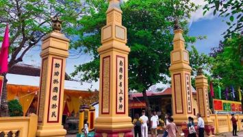 Ban Văn hóa - Xã hội HĐND tỉnh khảo sát công tác quản lý và tổ chức lễ hội tại đền Ông Hoàng Mười - huyện Hưng Nguyên