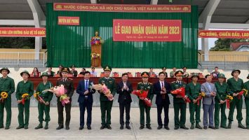 Phó chủ tịch HĐND tỉnh Nguyễn Như Khôi dự Lễ giao, nhận quân ở huyện Quế Phong