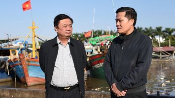 Bộ trưởng Lê Minh Hoan: Ghi chép ở một cảng cá/Hay ngẫm nghĩ về câu chuyện Tam Ngư