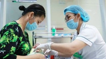 Tăng phụ cấp ưu đãi theo nghề đối với viên chức y tế dự phòng, y tế cơ sở