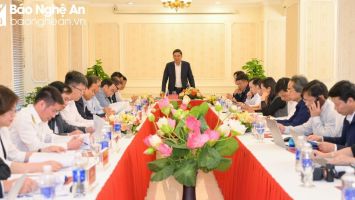 Phó Bí thư Tỉnh ủy Hoàng Nghĩa Hiếu làm việc với Ban Thường vụ Đảng ủy Khối Doanh nghiệp tỉnh