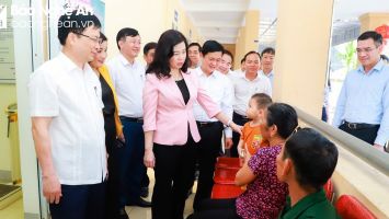 Bộ trưởng Đào Hồng Lan khảo sát cơ sở y tế tại Nghệ An