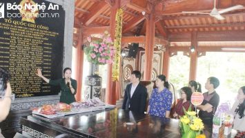 Phó Chủ nhiệm Thường trực Văn phòng Quốc hội dâng hoa, dâng hương tại Khu Di tích lịch sử Quốc gia Truông Bồn